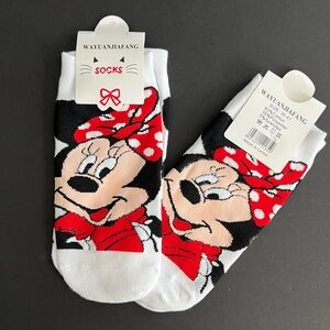 4/$12 💥🆕 Minnie Mouse White/Red/Black Adult Socks | 4392